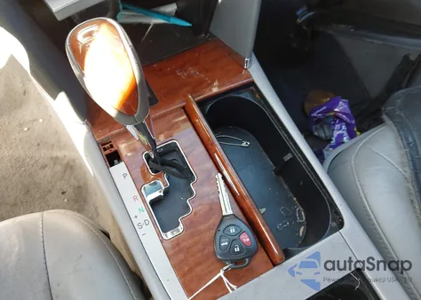 2010 Toyota Camry Xle z USA, uszkodzony, nr VIN 4T1BF3EK1AU570369